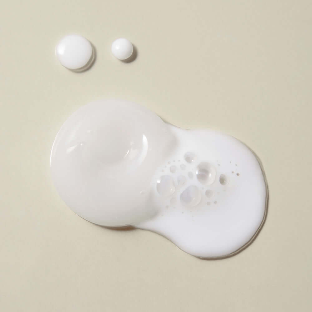 Texture of KAINE Kombu Jelly Oil Cleanser 145ml with creamy and silky white appearance.