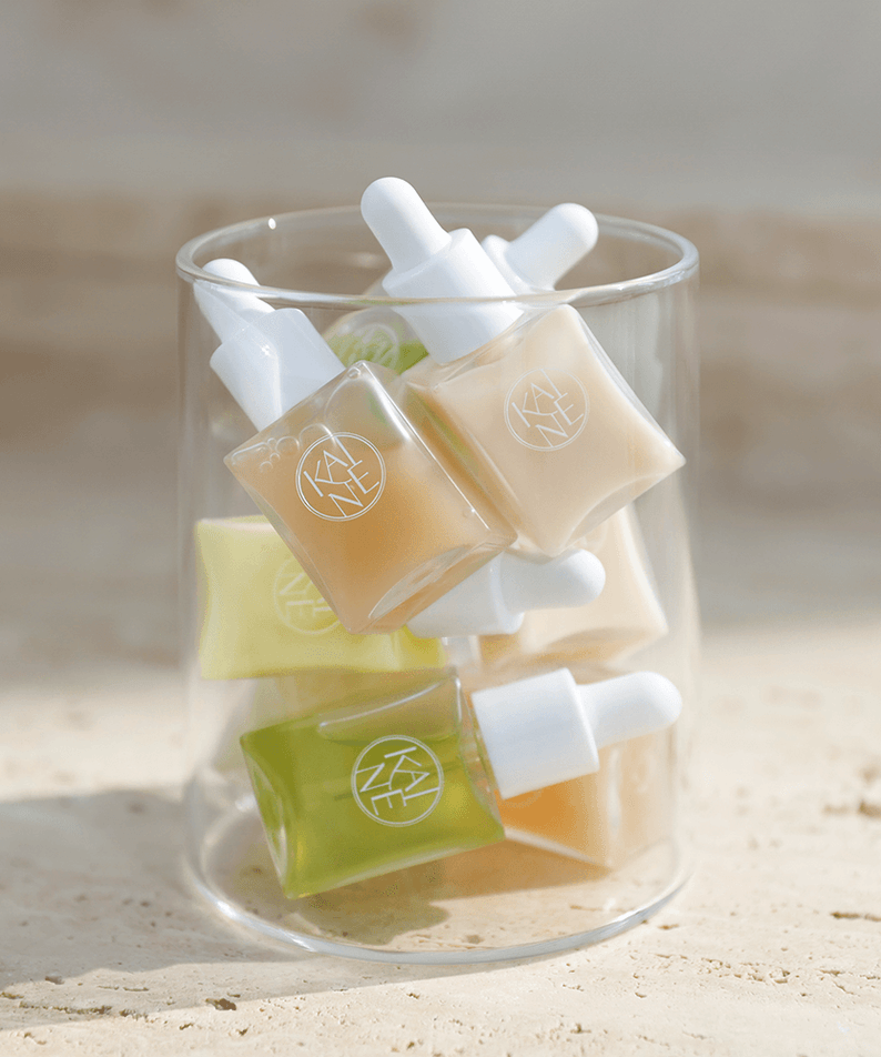 KAINE Serum Discovery Kit featuring various serum bottles in a glass container, perfect for skincare enthusiasts.