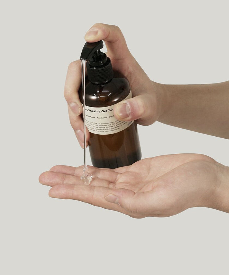 LAZY SOCIETY Cica Shaving Gel 2.3 250ml being dispensed into a man’s hand by Gentleman Korea, Korean skincare for men