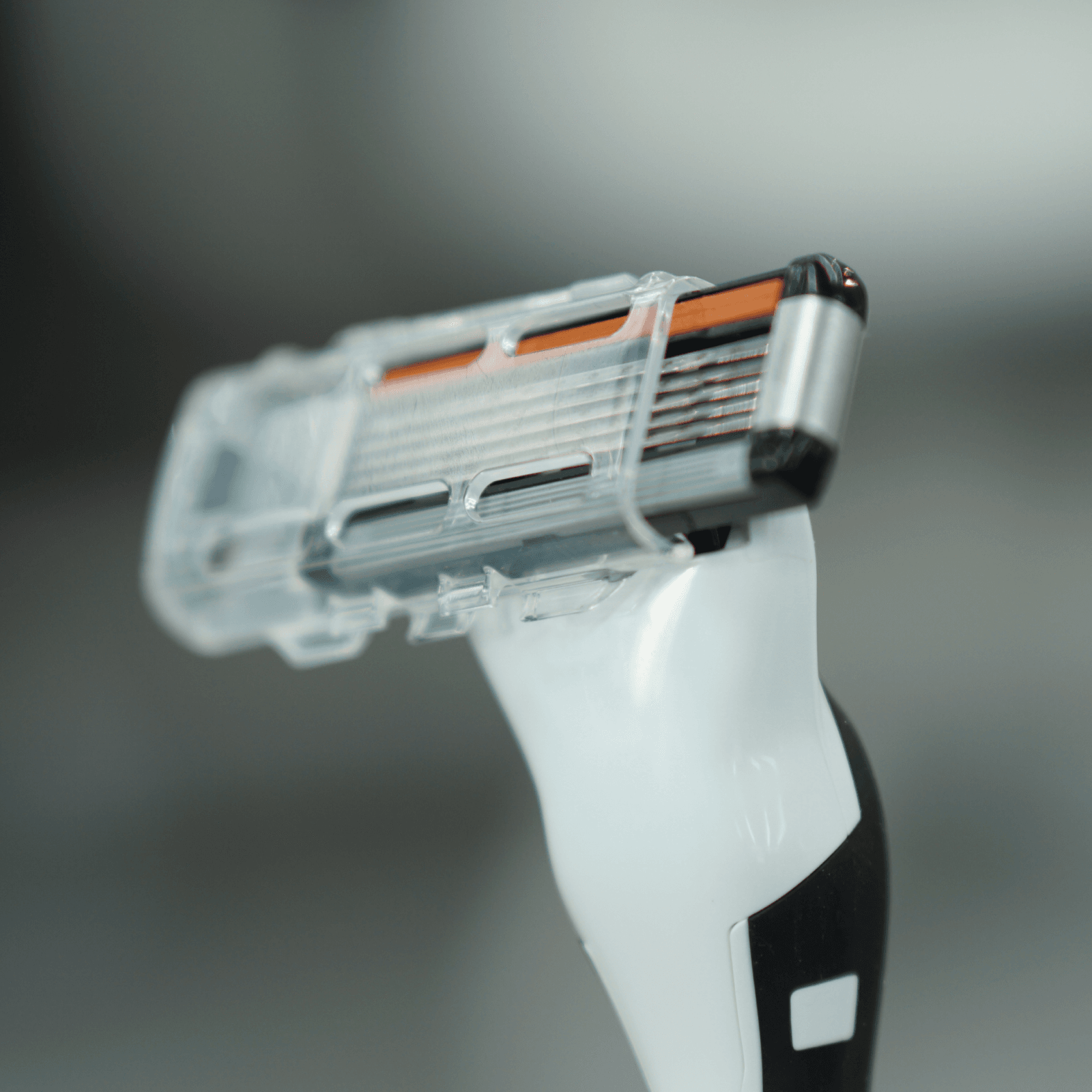 LAZY SOCIETY Shaving Set 24 Packs razor close-up for gentleman skincare by Gentleman Korea, 24-pack men’s shaving set