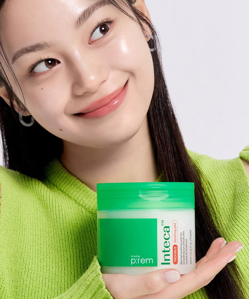 Woman holding MAKE P:REM Inteca Trouble Soothing Pads 70 sheets in a green container