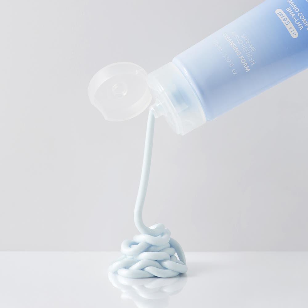 MAKE P:REM Safe Me Amino Refresh Cleansing Foam 150ml product texture display