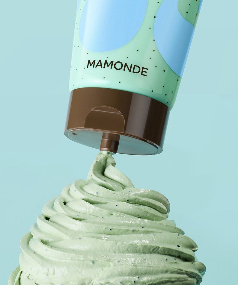 MAMONDE Amazing Deep Mint Chocolate Pack Cleanser 135g being dispensed