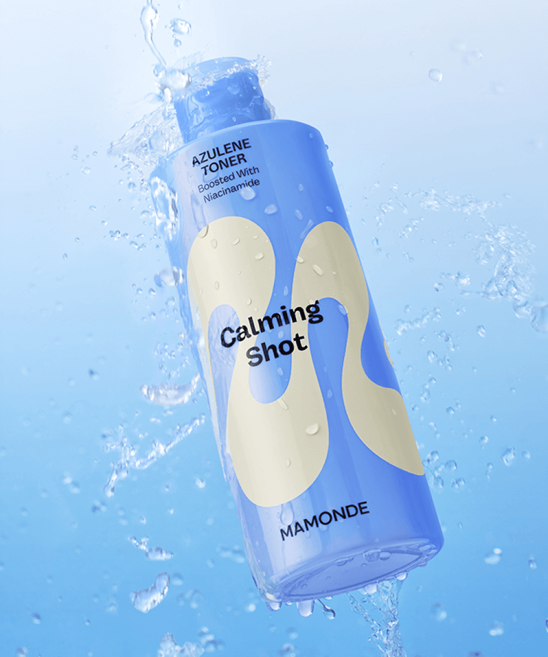 MAMONDE Calming Shot Azulene Toner 300ml bottle with water splash on blue background