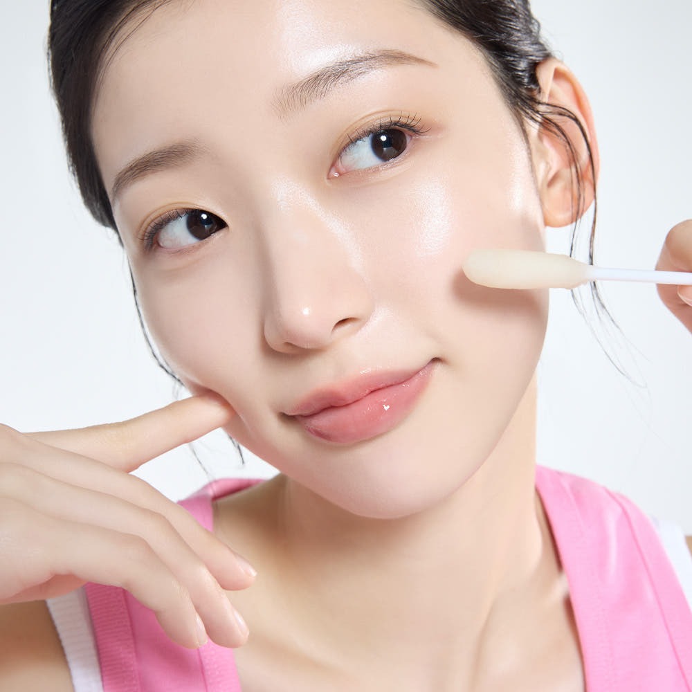 Woman applying MAMONDE Flora Glow Rose Ball Mask 3.5ml for radiant skin.