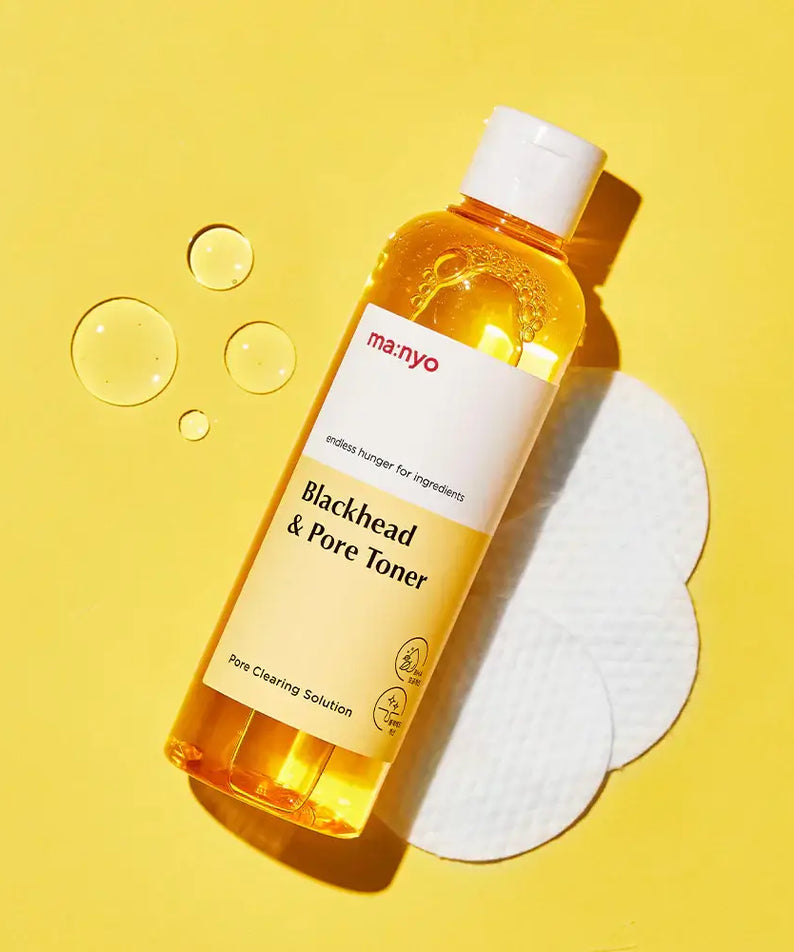 MANYO Blackhead & Pore Toner 210ml bottle on yellow background with cleansing pads