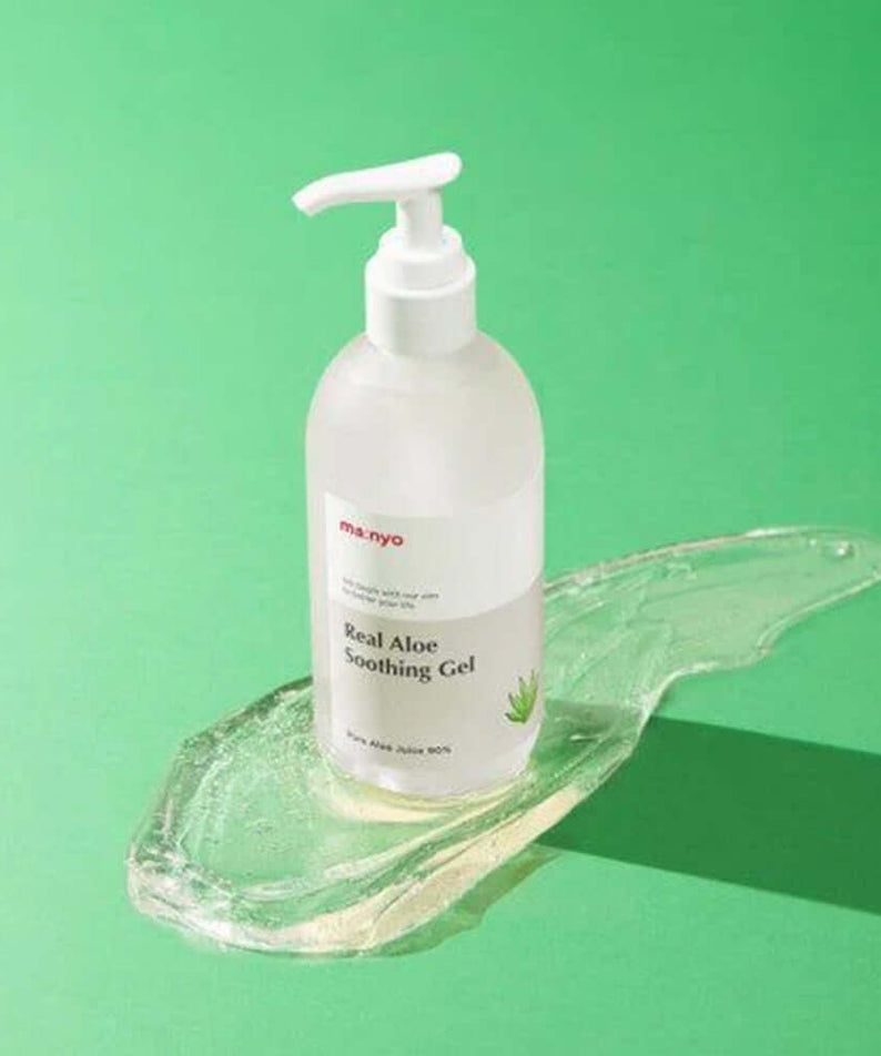 MANYO Real Fresh Aloe Soothing Gel 300ml bottle on green background with gel texture