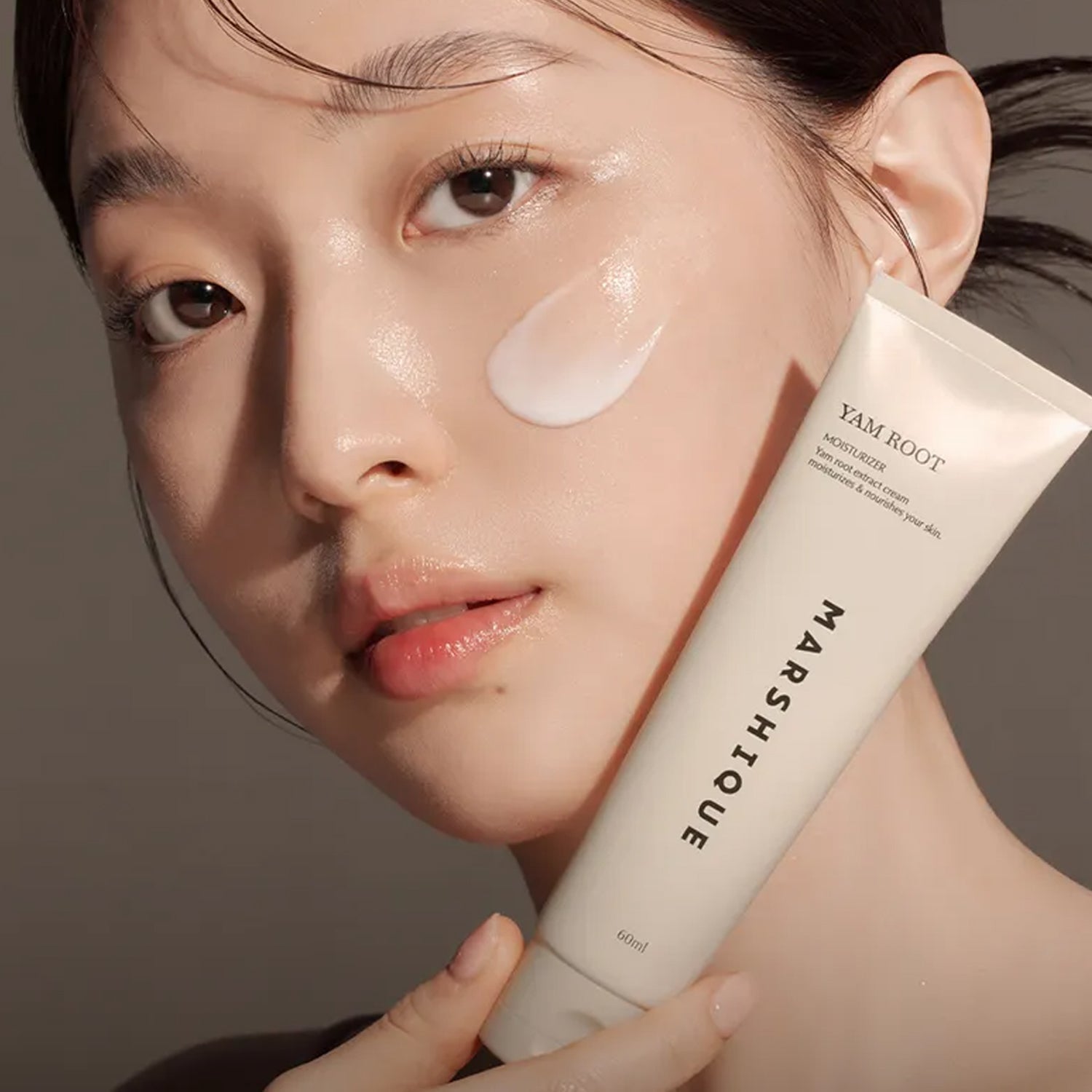 Model applying MARSHIQUE Yam Moisture Nourishing Cream 60ml on face for hydration