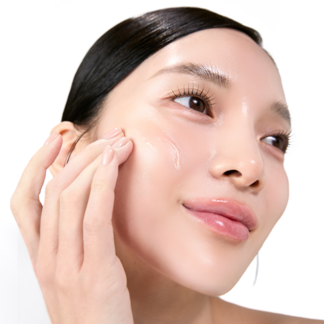 Model applying MEDITHERAPY Hyaluronic Acid Skin Booster First Serum 150ml for hydrated and glowing skin.