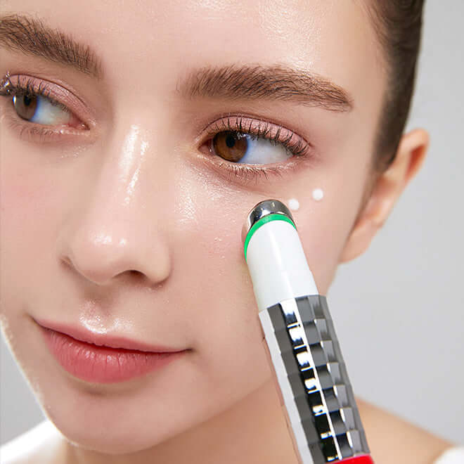 Woman applying MEDITHERAPY Ringkle Fit Tangled Eye Cream 20ml to the under-eye area using an applicator
