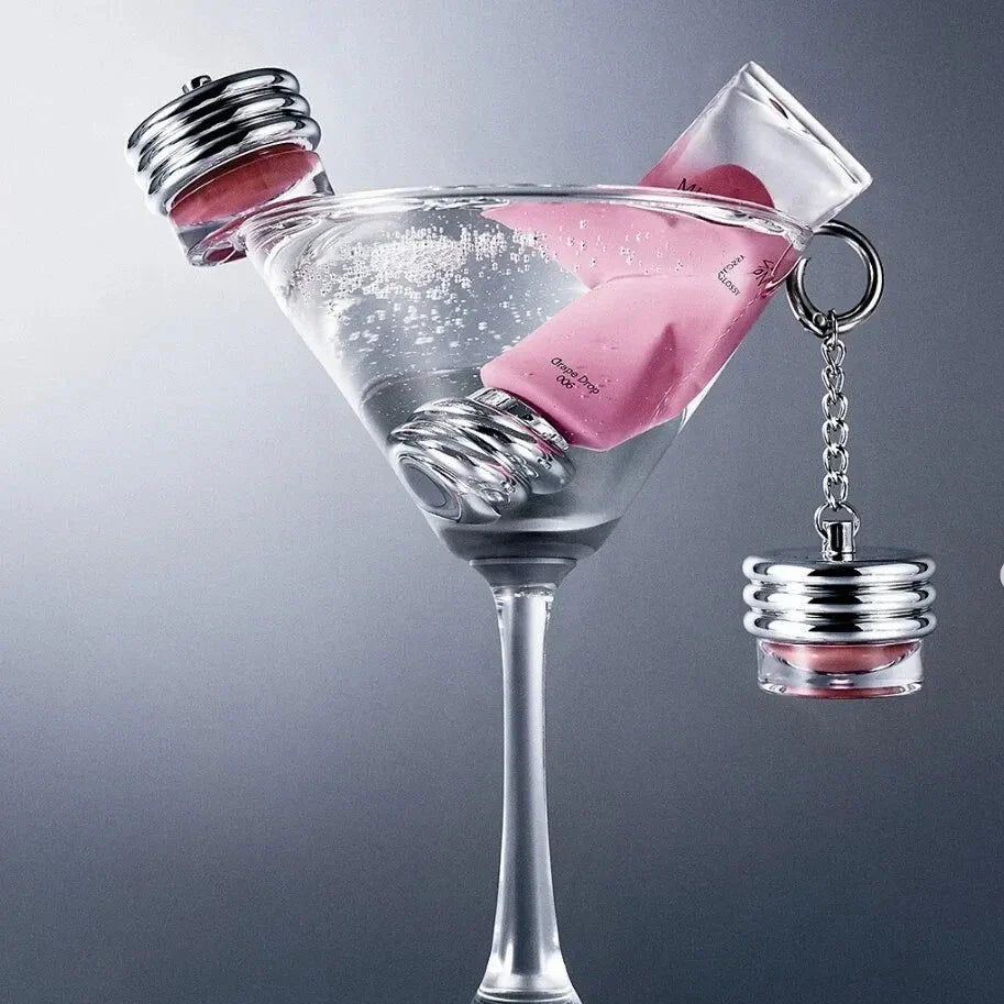 MUZIGAE MANSION Object Glossy luxury design product in a cocktail glass display