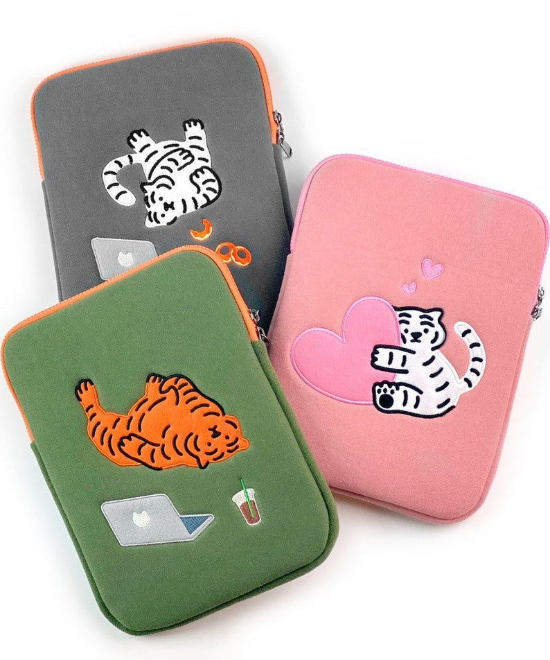 MUZIK TIGER Laptop/Tablet Pouch | Kool Seoul