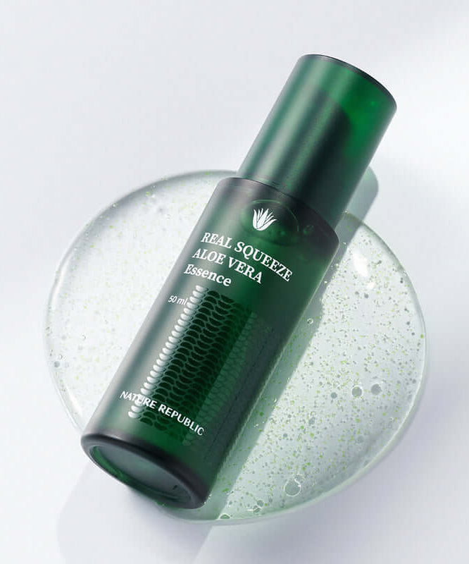 NATURE REPUBLIC Real Squeeze Aloe Vera Essence 50ml bottle on a shiny surface