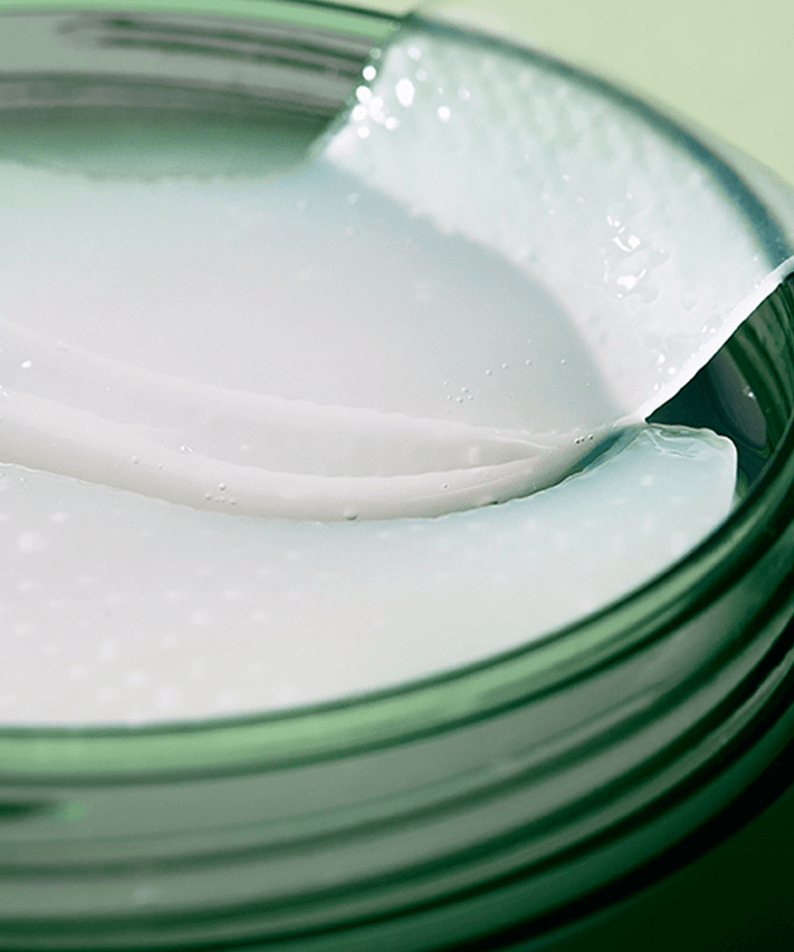 NATURE REPUBLIC Real Sueeze Aloe Vera Hydrogel Eye Patchh 60sheets in a green container, close-up view of the patches.