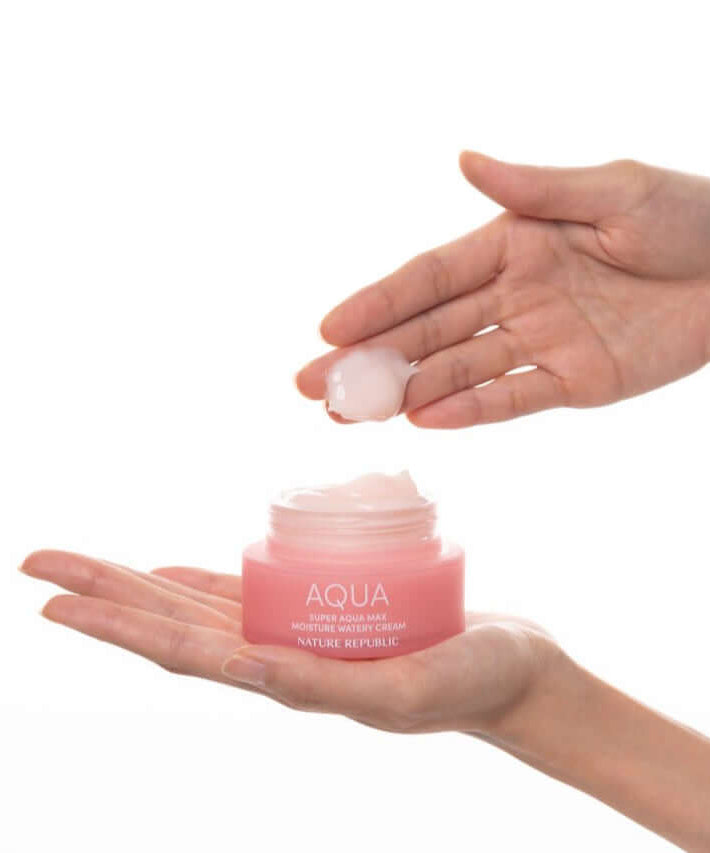 Applying NATURE REPUBLIC Super Aqua Max Moisture Watery Cream 80ml on hand