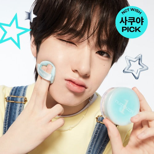 User applying NUMBUZIN No.1 Pantothenic Acid Skincare 100 Blur Powder 7g with included puff, highlighting even skin tone.