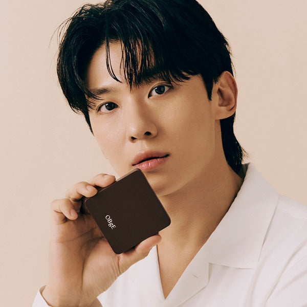 Close-up of a gentleman holding OBGE Perfect Homme Cushion compact, Korean men’s skincare by Gentleman Korea