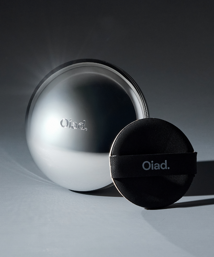 OIAD Pore Perfecting Mirror Moon Cushion compact and applicator showcased in sleek design