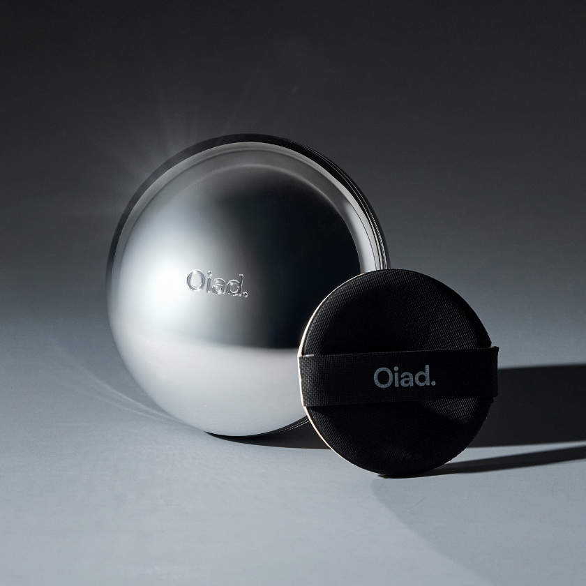 OIAD Pore Perfecting Mirror Moon Cushion compact and applicator showcased in sleek design
