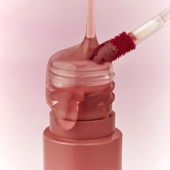 PERIPERA Ink Mood Glowy Tint Princess Hours Collection with applicator showcasing glossy finish in close-up view.