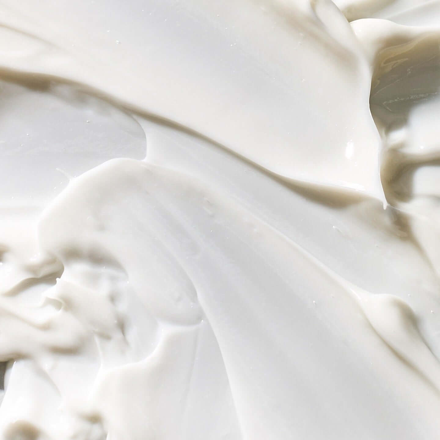 Texture of POESÃA Ceramide 3 Liposome Intensive Skin Barrier Cream 48ml, highlighting creamy consistency and skincare benefits.