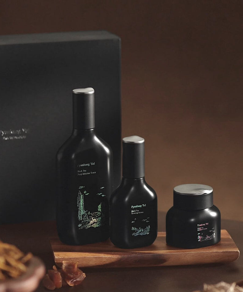 PYUNKANG YUL Black Tea Bojigi Gift Set on a wooden tray