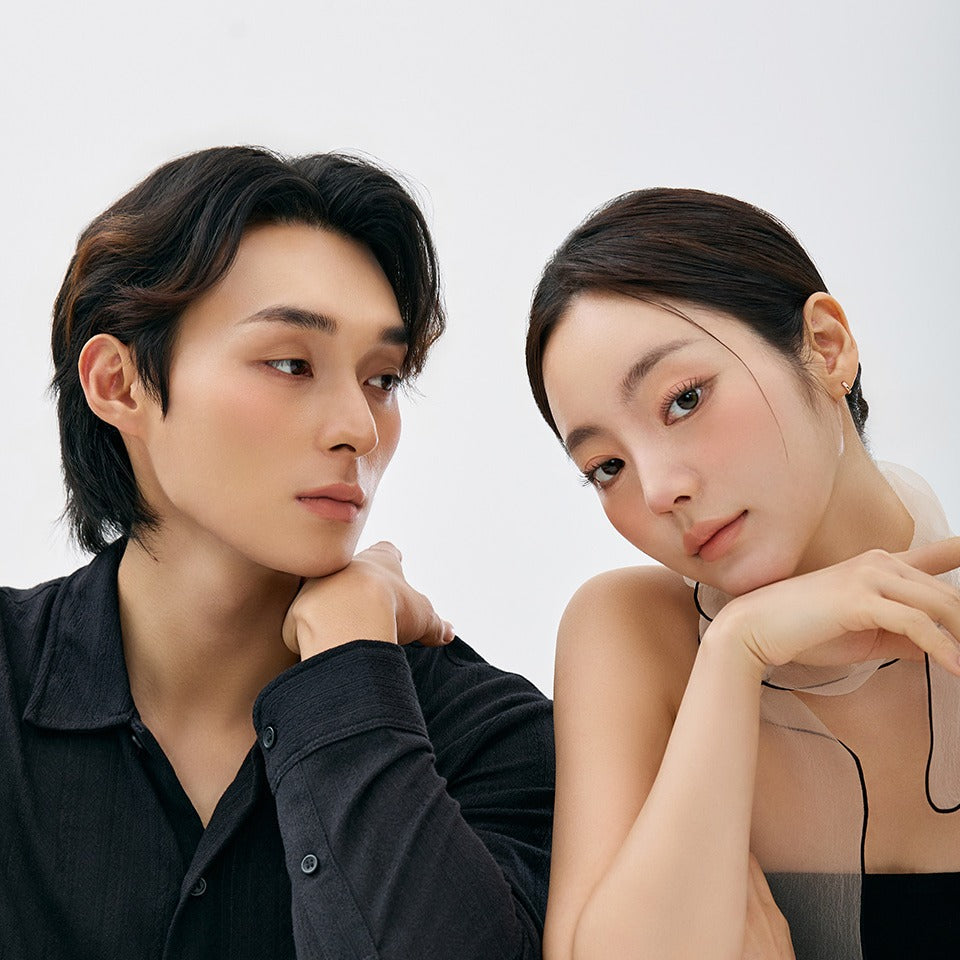 Two people posing with natural makeup, highlighting the effects of QUA-T NEW My Mood Lip Liner.