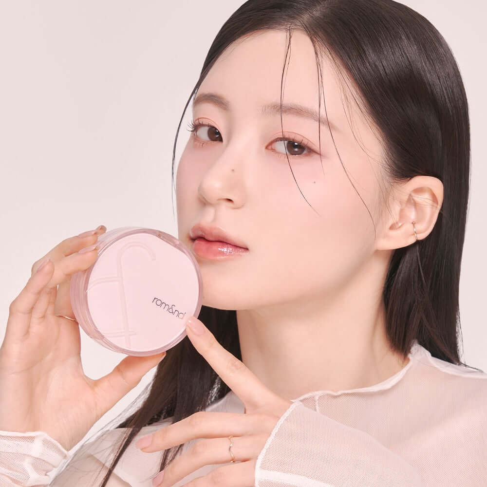 Woman holding ROMAND Bloom in Coverfit Cushion