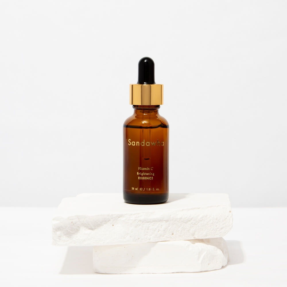 SANDAWHA Vitamin C Whitening Essence 30ml bottle on white background.