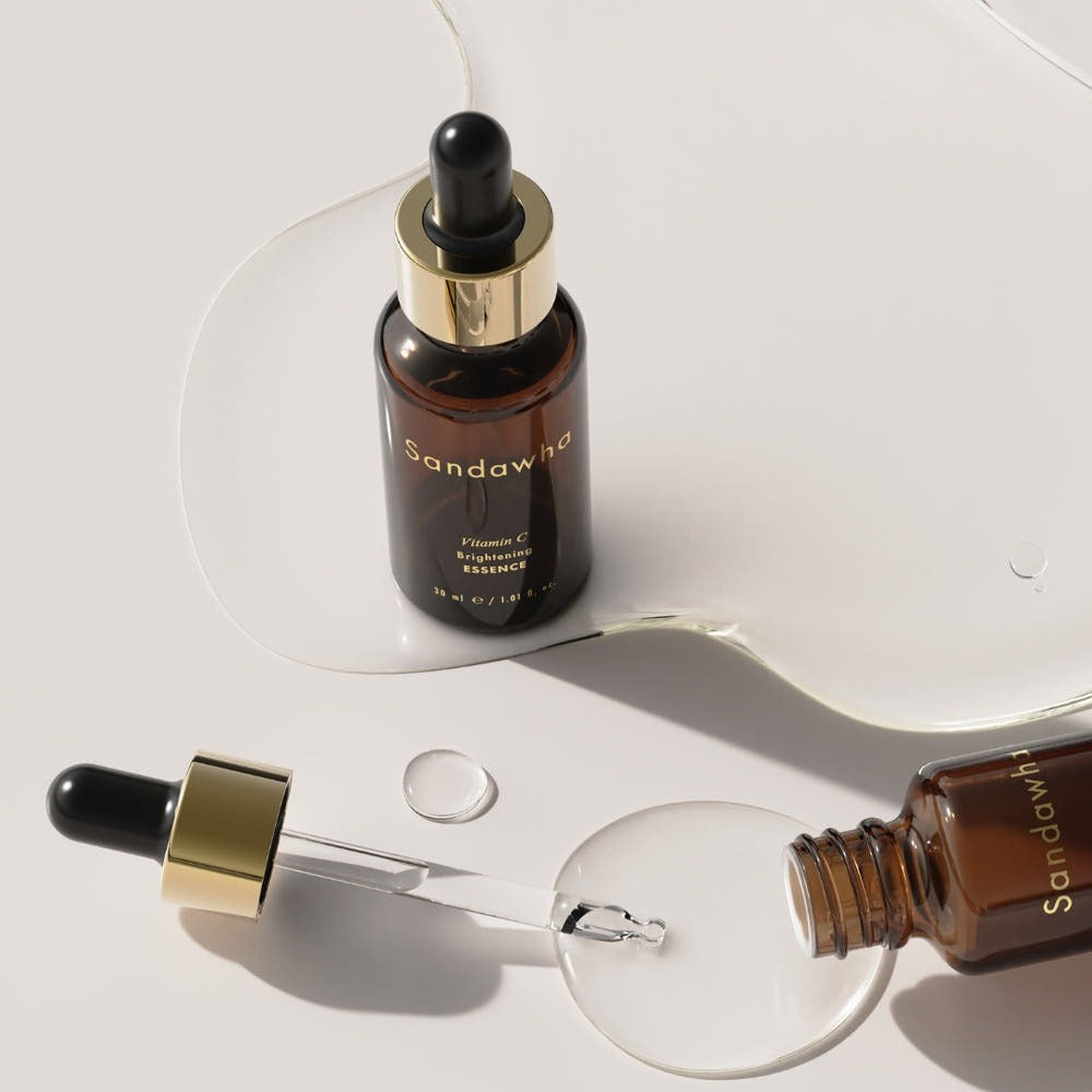 SANDAWHA Vitamin C Whitening Essence 30ml bottles and dropper with essence on a white background.