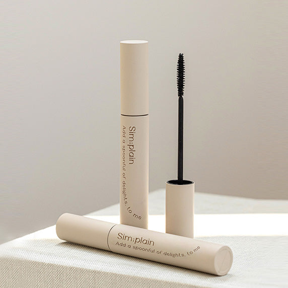 SIM:PLAIN Slim Mascara by PERIPERA showcasing sleek design with precision brush for defined lashes.