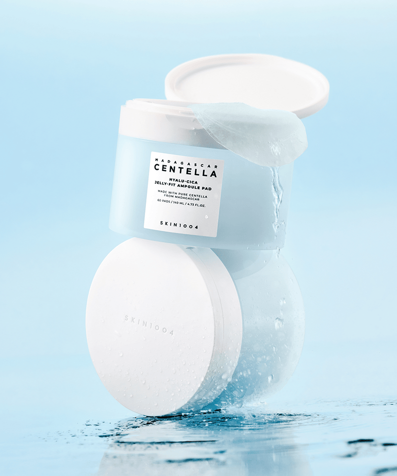 SKIN1004 Madagascar Centella-Hyalu-Cica Jelly Fit Ampoule Pads (60 sheets) with fresh texture on blue background.
