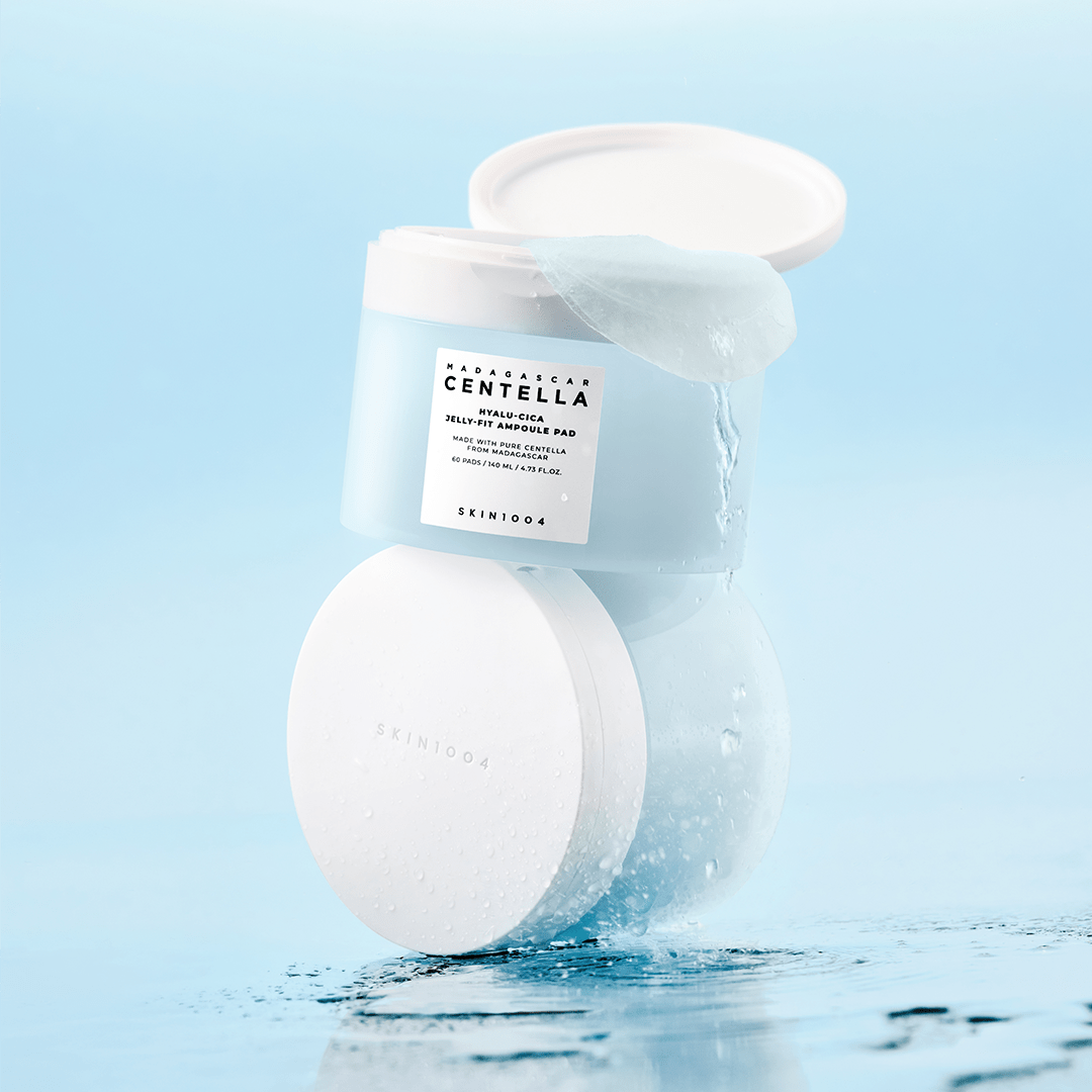 SKIN1004 Madagascar Centella-Hyalu-Cica Jelly Fit Ampoule Pads (60 sheets) with fresh texture on blue background.