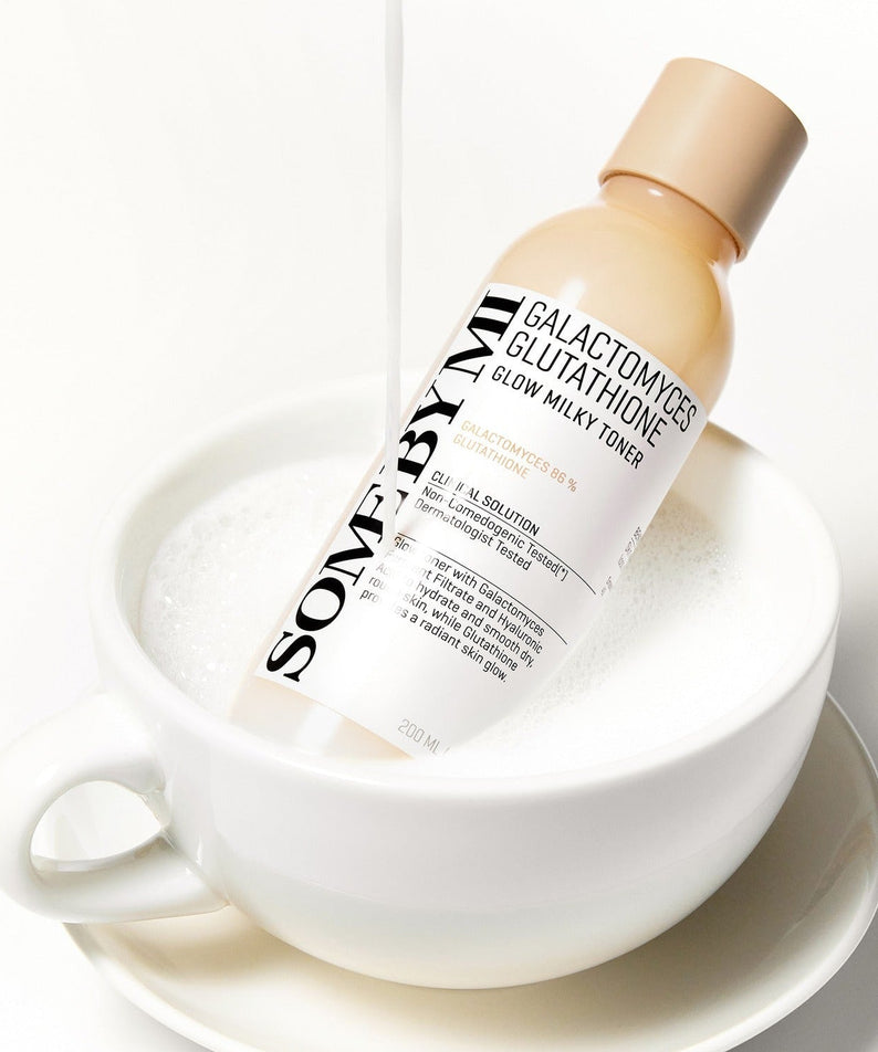 SOME BY MI Galactomyces Glutatione Glow Milky Toner 200ml displayed in a white cup, highlighting skincare benefits.