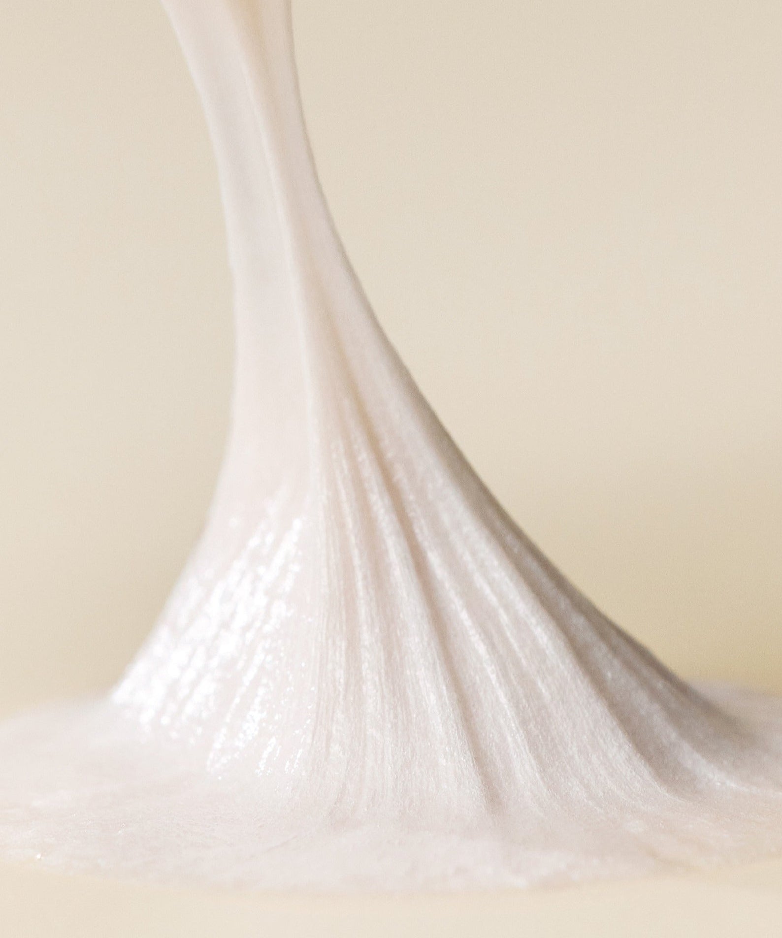 Texture of SOME BY MI Lactosoy Enzyme Deep Cleansing Foam 100ml being poured, highlighting its creamy consistency.