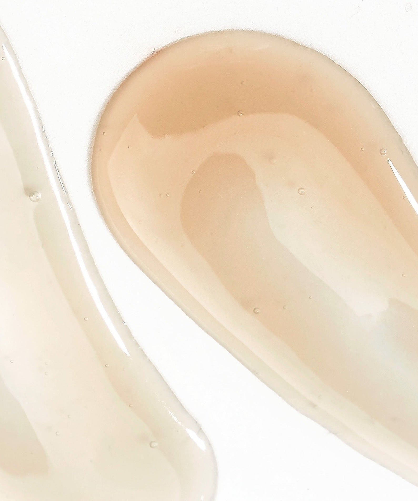 Texture of SOORYEHAN The Black Serum 30ml showing two serum swatches on a white background