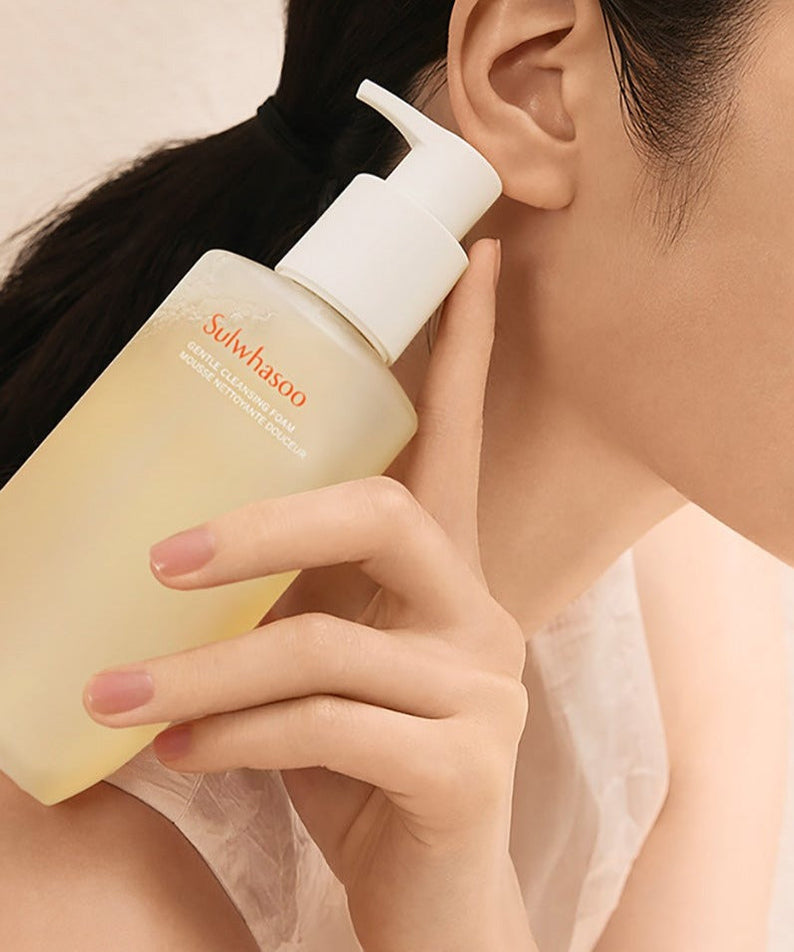 Woman holding SULWHASOO Gentle Cleansing Foam 200ml near face