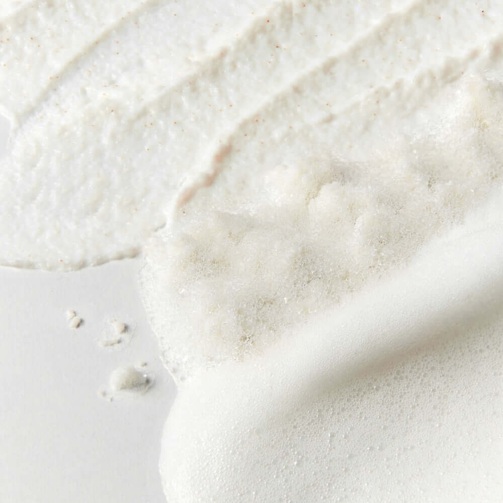 Texture of SU:M37 Secret Rice Nuruk Peeling to Foam Cleanser 120g showing creaminess and foam details.