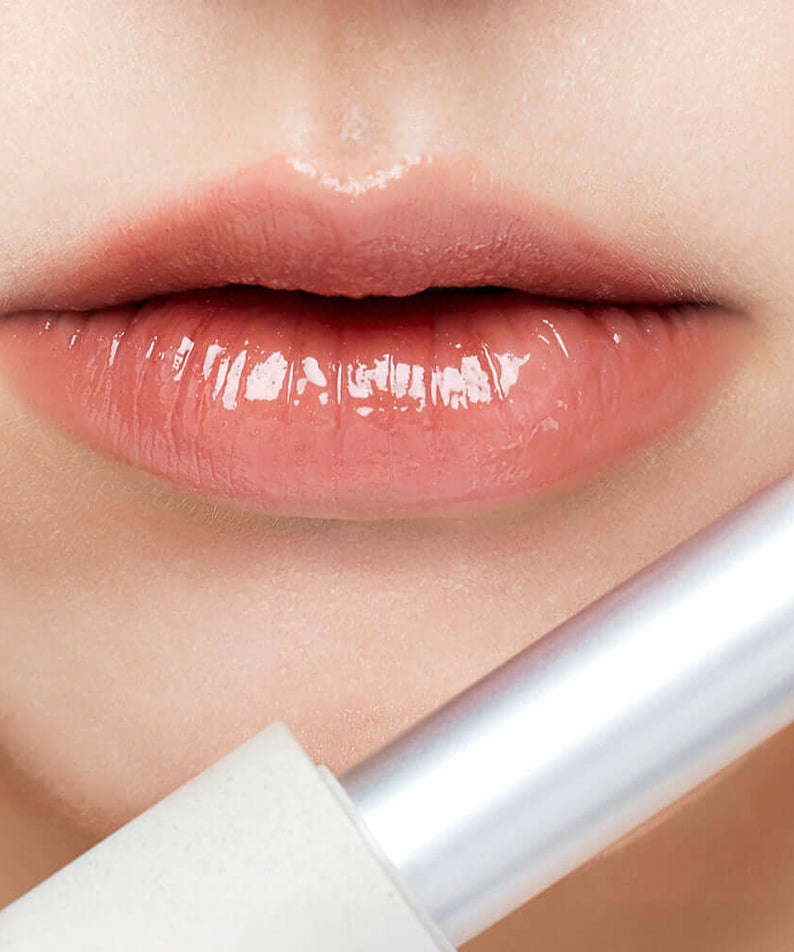 Close-up of lips wearing SU:M37 Skin-Stay Glossy Lip Balm for smooth, shiny finish.