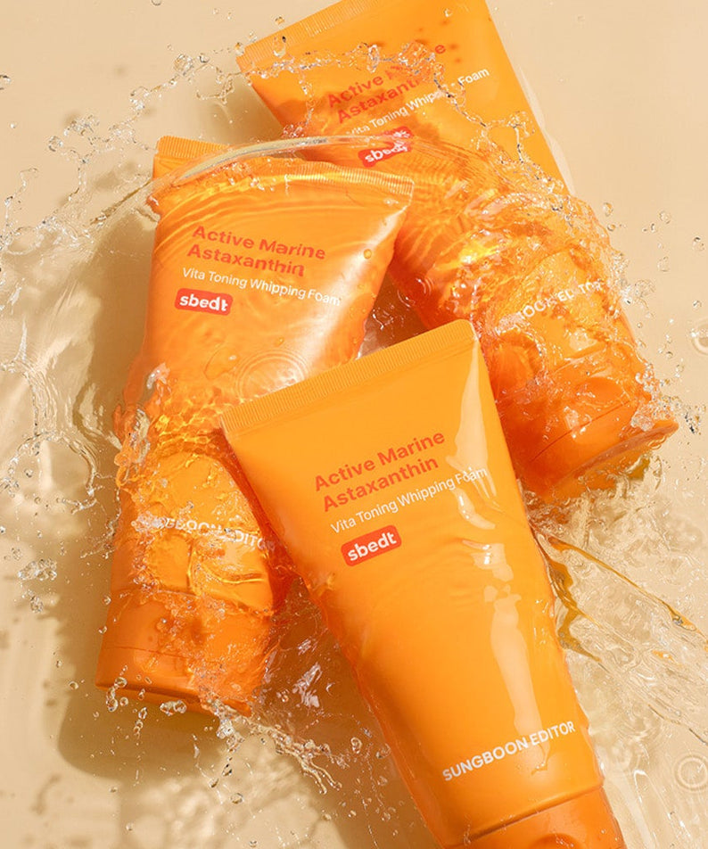 SUNGBOON EDITOR Active Marine Astaxanthin Vita Toning Whipping Foam 120g displayed with water splash