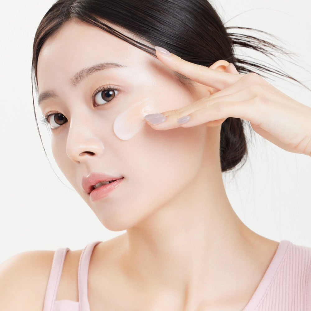 Woman applying SUNGBOON EDITOR Apple Peel Glow Skin Soothing Cream 50ml to her face