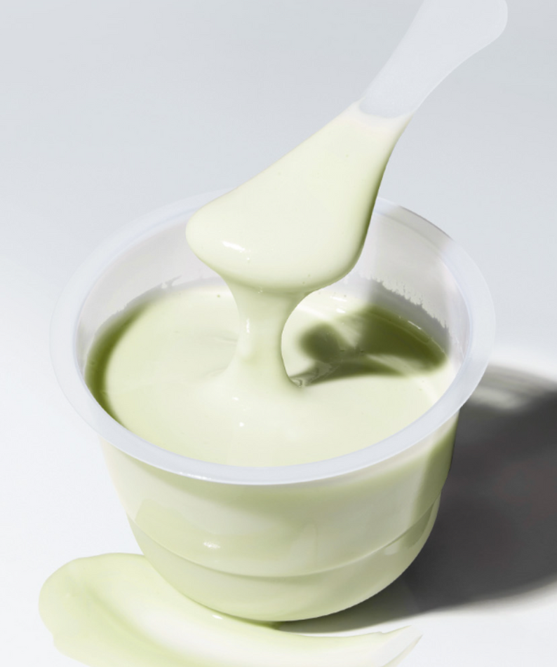 SUNGBOON EDITOR Boosting Modeling Pack Green Tomato Pore Tightening product in container with spatula, ready for application.