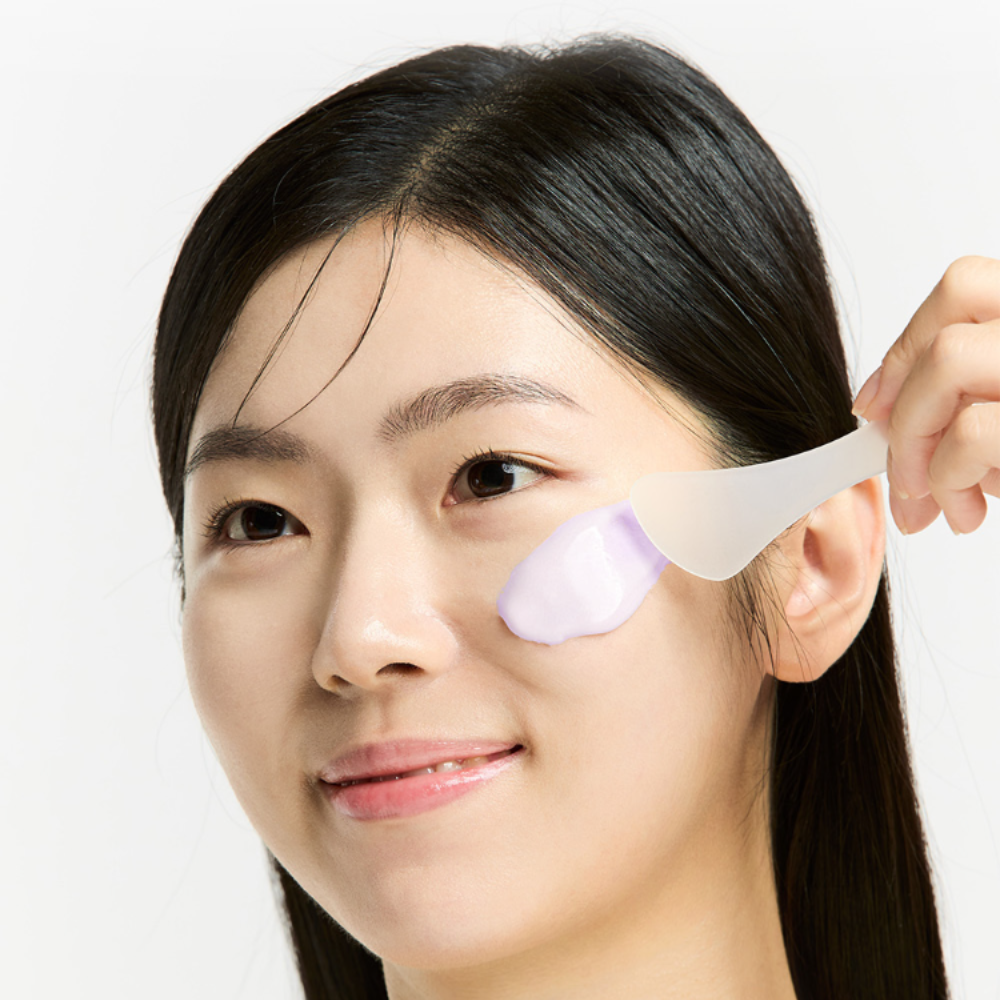 Applying SUNGBOON EDITOR Boosting Modeling Pack Meoru Podo Brightening on face