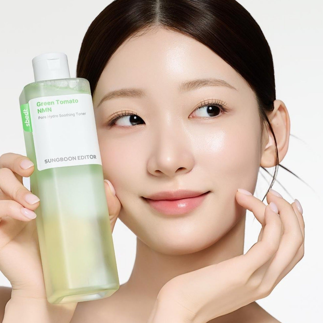 Woman holding SUNGBOON EDITOR Green Tomato NMN Pore Hydro Soothing Toner 350g, showcasing skincare routine.
