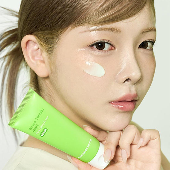 SUNGBOON EDITOR Green Tomato NMN Pore Lifting Cream 50ml applied on model's face