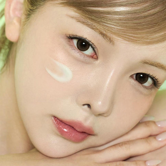 Woman applying SUNGBOON EDITOR Green Tomato NMN Pore Lifting Cream 50ml to her cheek.
