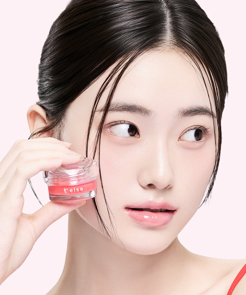 Woman holding T'ELSE Plumping Glow Jelly Pot 9g beauty product.