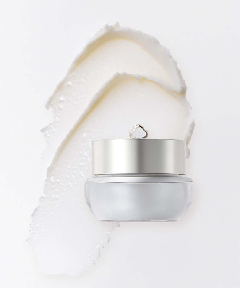 THE WHOO Gong Jin Hyangseol Whitening Jingo Spot 20ml cream with texture background