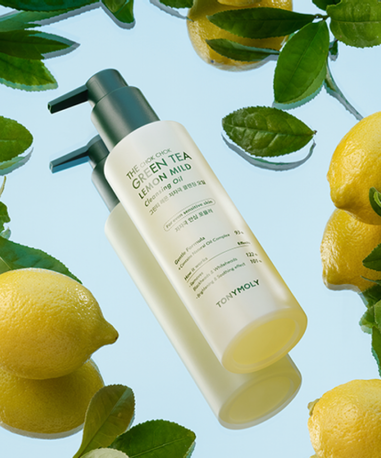 TONYMOLY The Chok Chok Green Tea Lemon Mild Cleansing Oil 200ml bottle surrounded by lemons and leaves