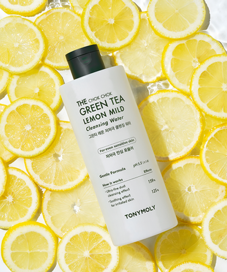TONYMOLY The Chok Chok Green Tea Lemon Mild Cleansing Water 300ml surrounded by lemon slices